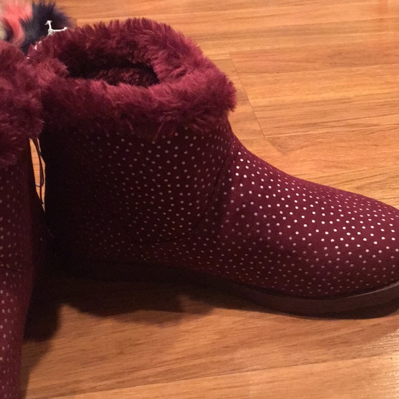 New Boots lines with fur multiple sizes - Picture 2 of 4